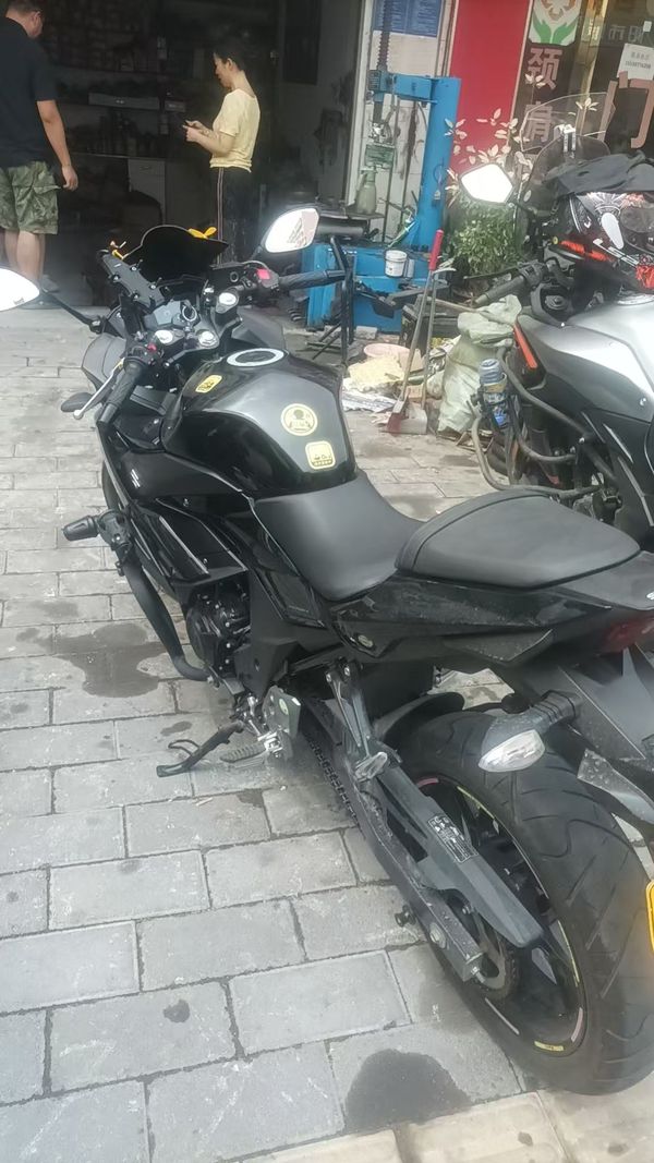 豪爵铃木 GSX250R