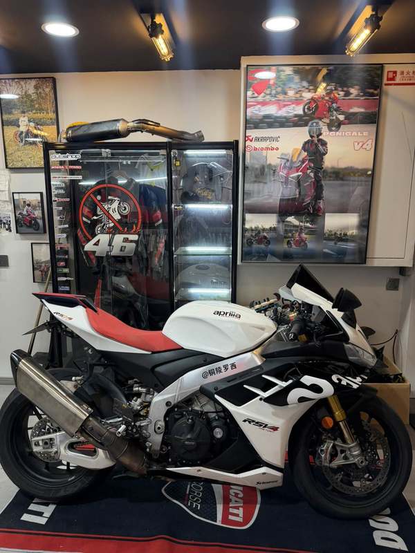 阿普利亚 RSV4