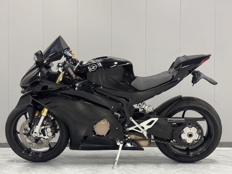 张雪机车 500RR