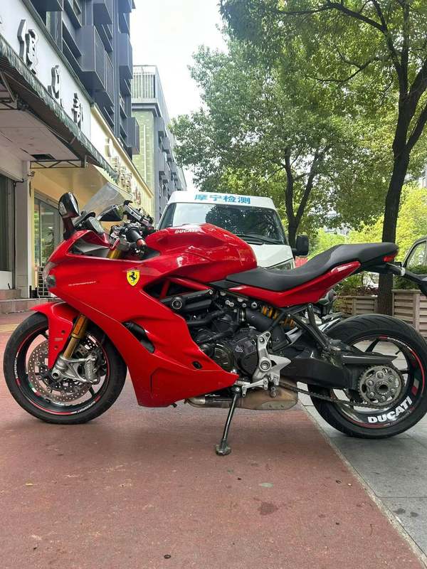 杜卡迪 SuperSport