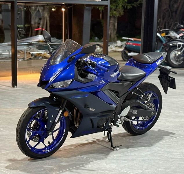 雅马哈 YZF-R3