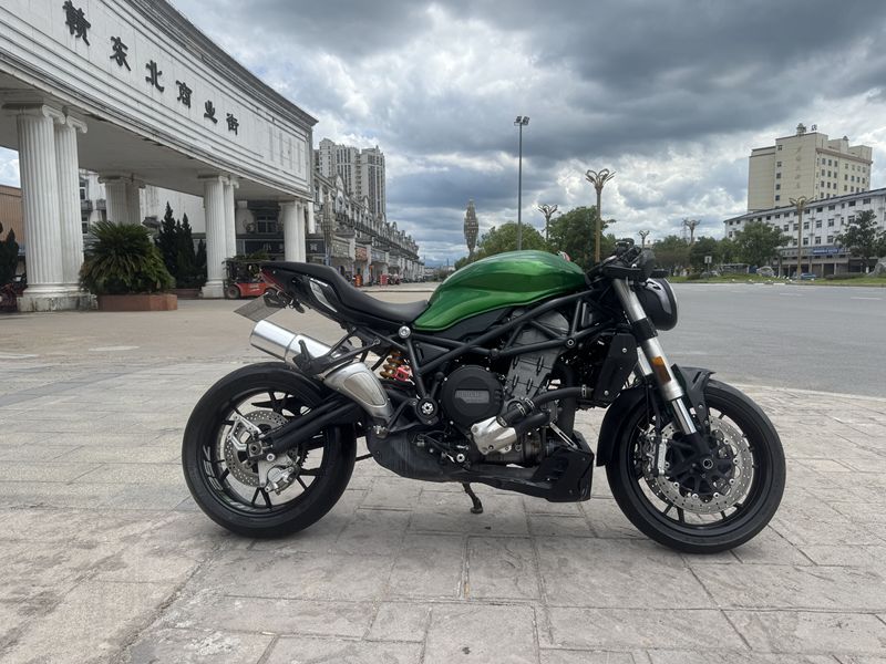 贝纳利 752S