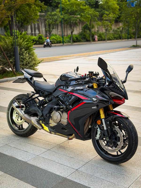QJMOTOR 赛600
