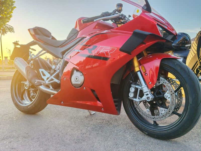 张雪机车 500RR