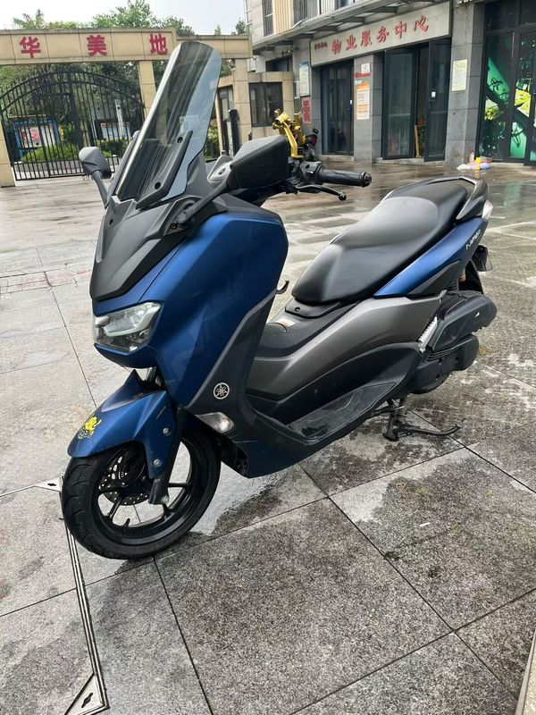 雅马哈 NMAX
