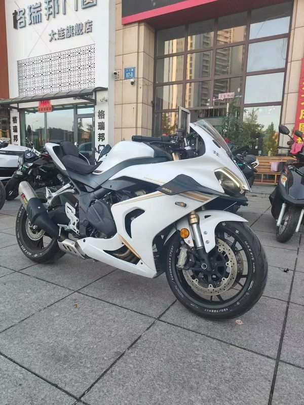 QJMOTOR 赛800