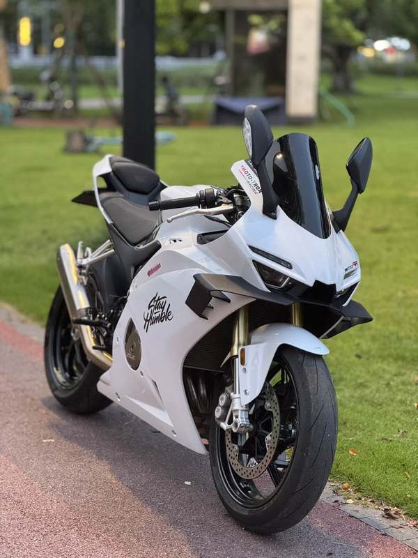 张雪机车 500RR