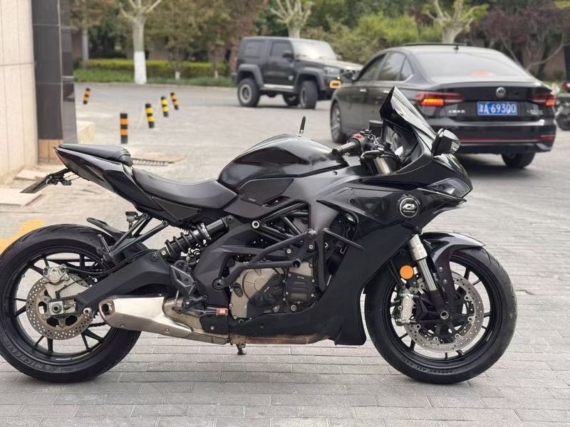 QJMOTOR 赛600