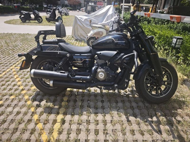 QJMOTOR 闪400