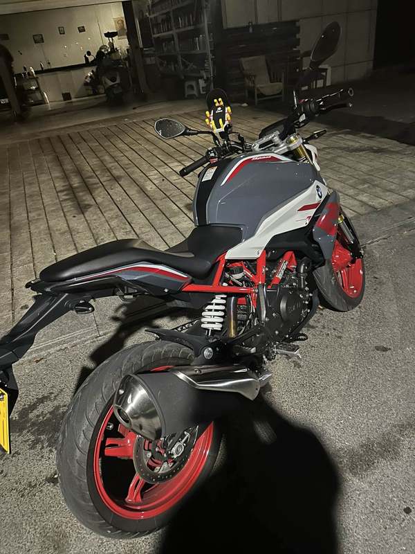 宝马 G 310 R