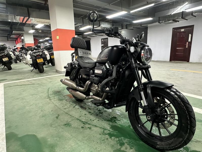 QJMOTOR 闪300S