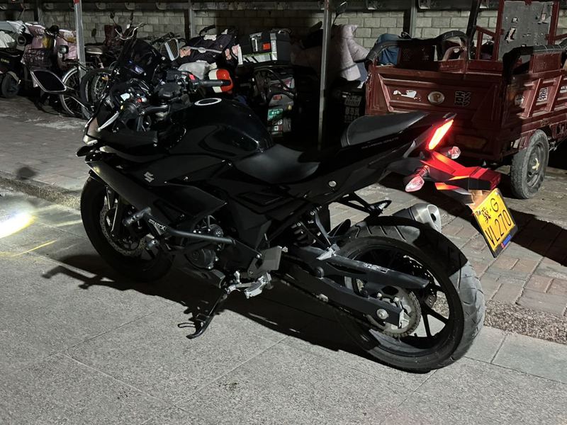 豪爵铃木 GSX250R