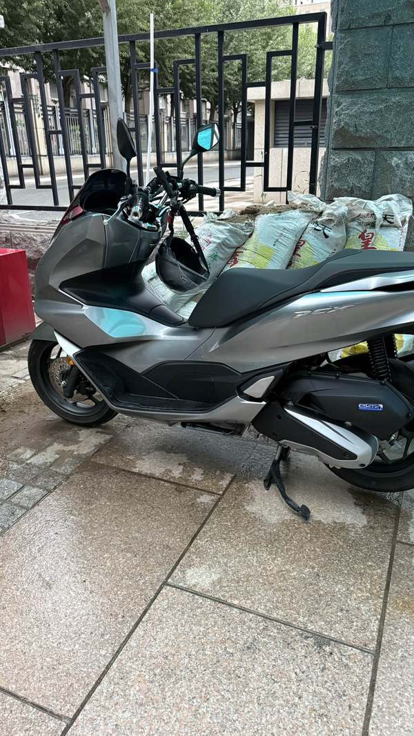 五羊本田 PCX