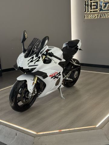 张雪机车 500RR
