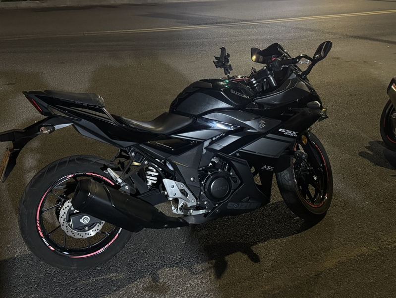 豪爵铃木 GSX250R