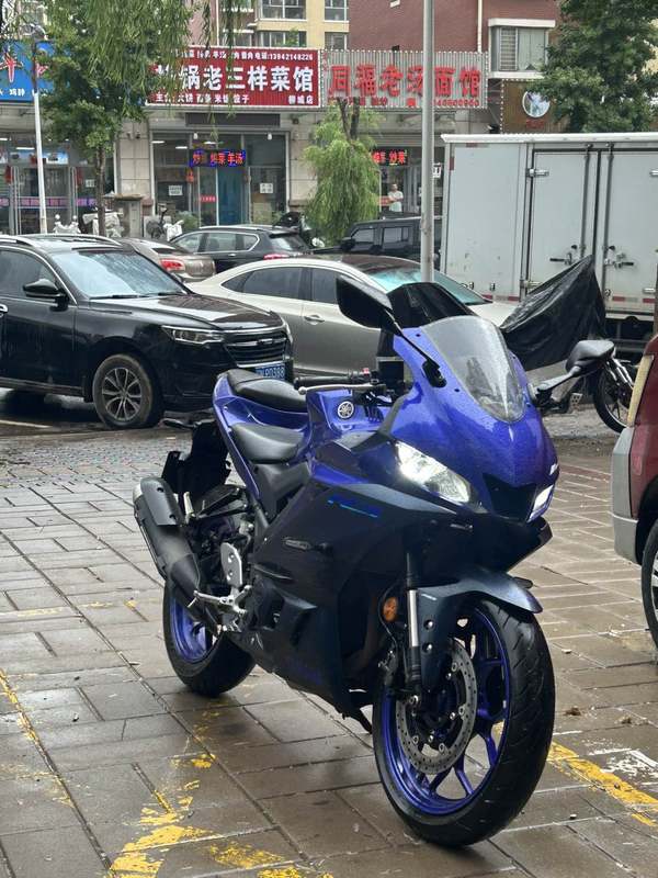雅马哈 YZF-R3