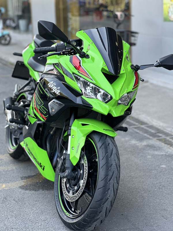 川崎 ZX-4R