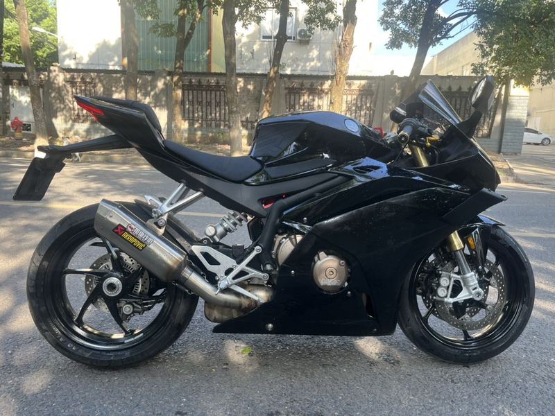 张雪机车 500RR
