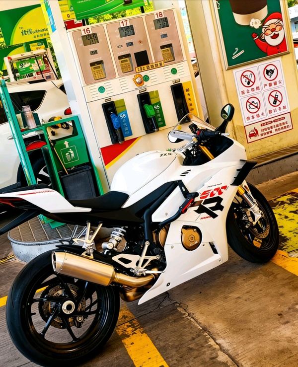 张雪机车 500RR
