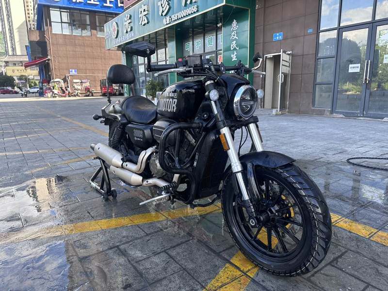 QJMOTOR 闪300S