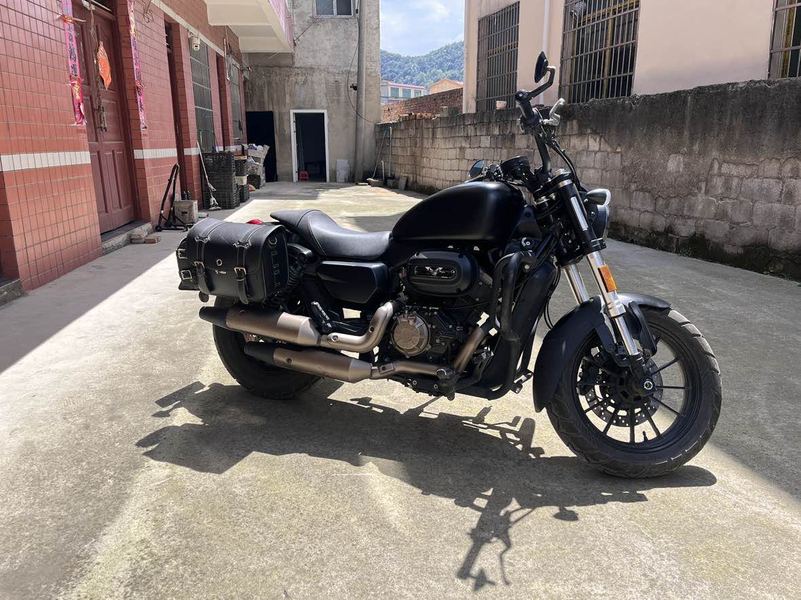 QJMOTOR 闪300S