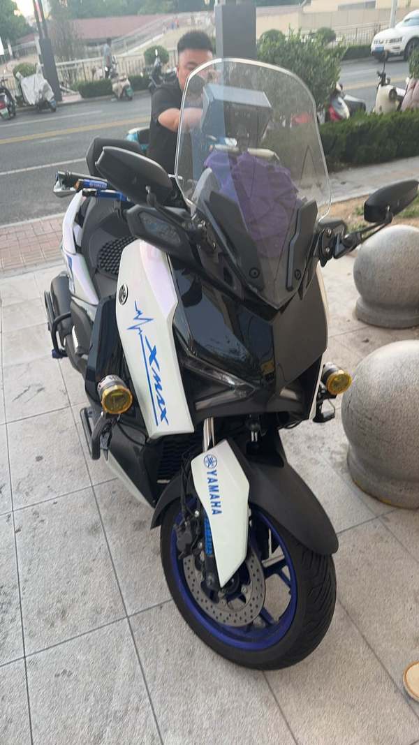 雅马哈 XMAX