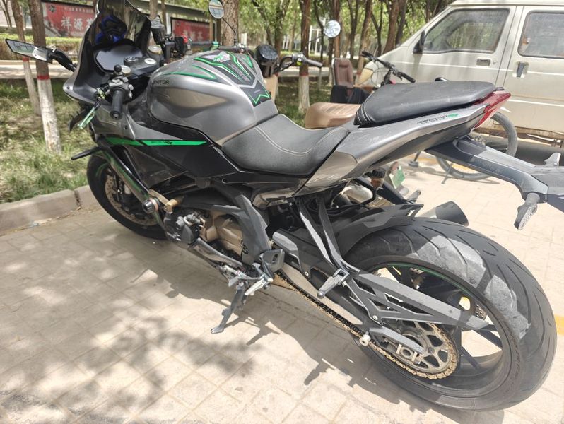 QJMOTOR 赛600