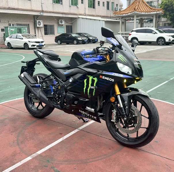 雅马哈 YZF-R3