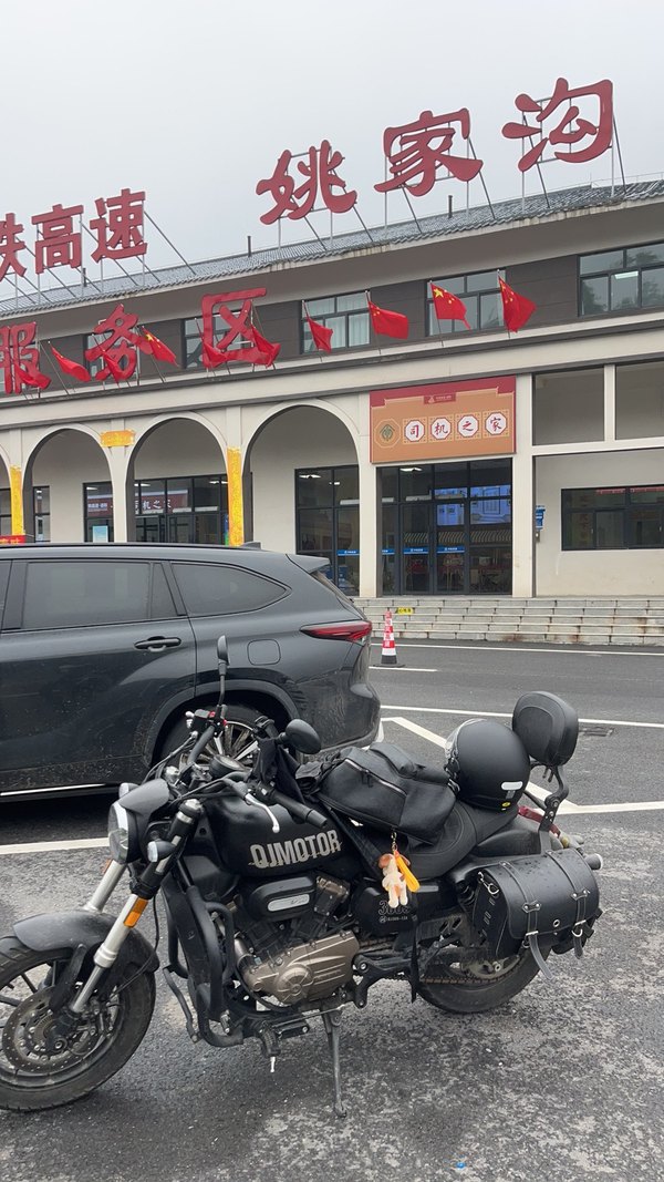 QJMOTOR 闪300S