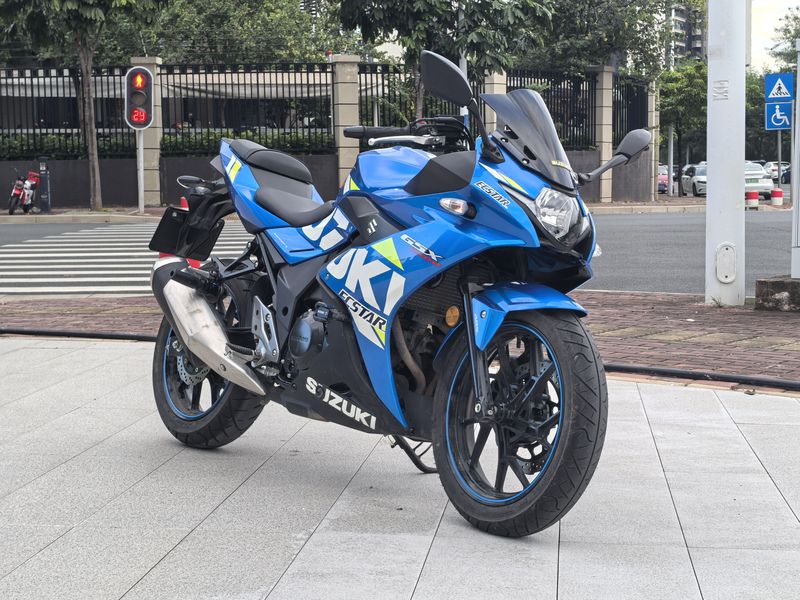 豪爵铃木 GSX250R