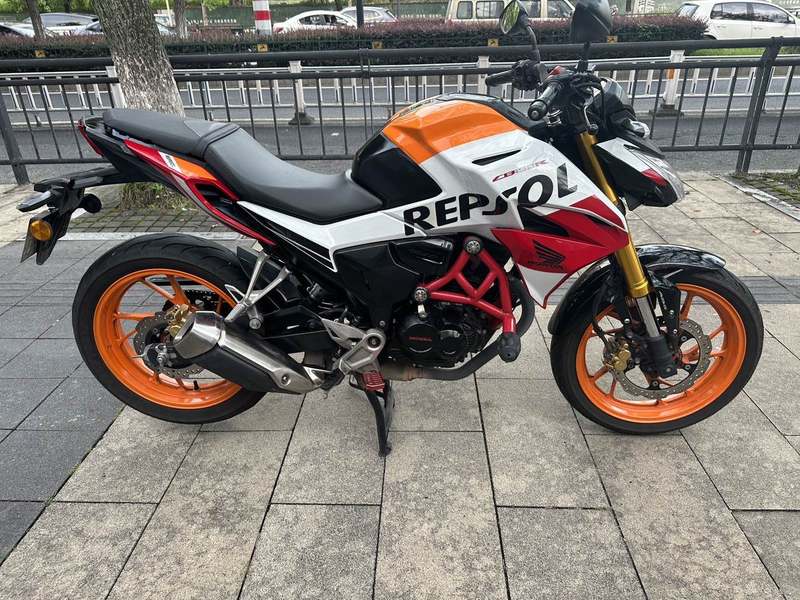五羊本田 CB190R 暴锋眼