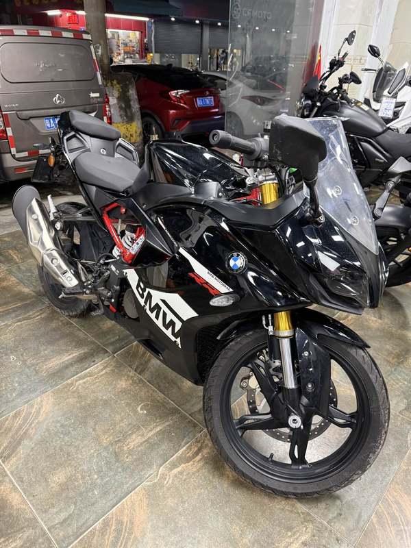 宝马 G 310 RR