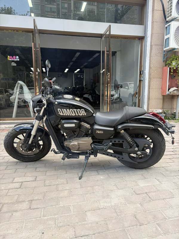 QJMOTOR 闪300S