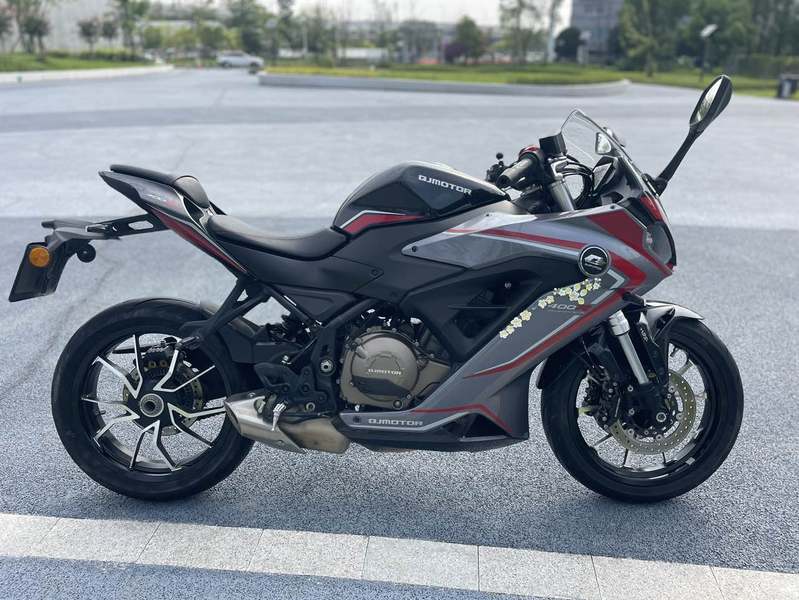 QJMOTOR 赛400