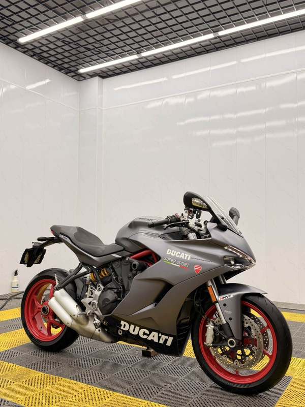 杜卡迪 SuperSport