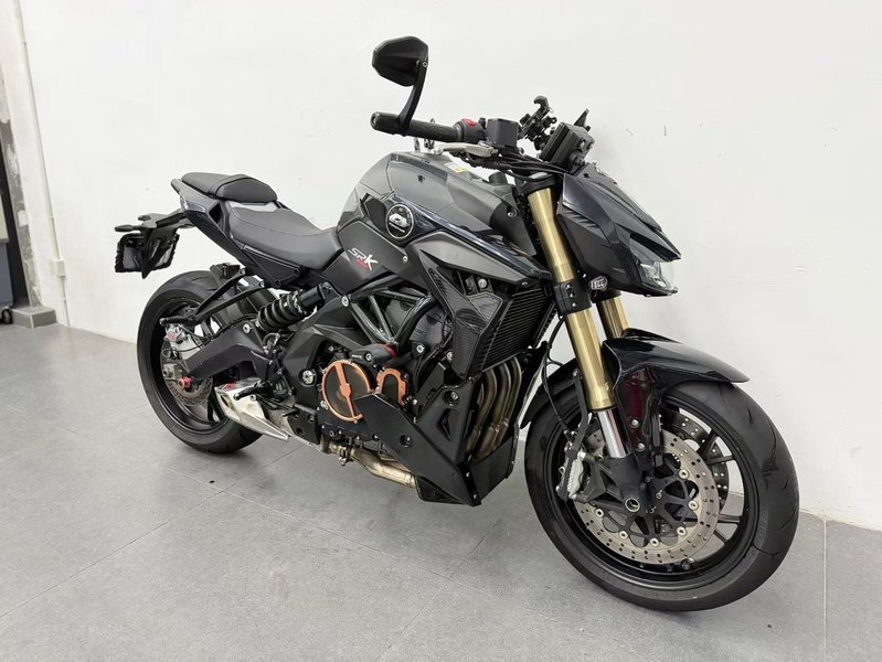 QJMOTOR 追600