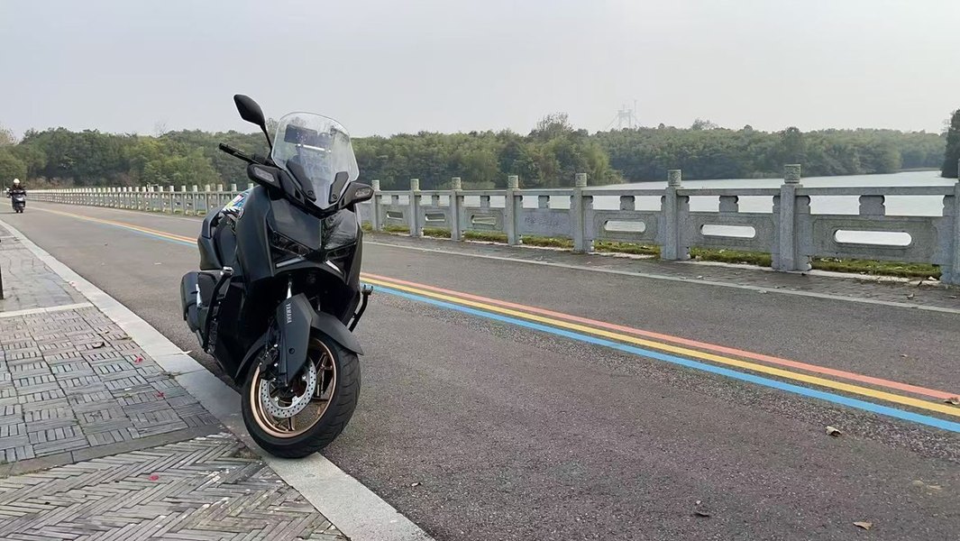 雅马哈 XMAX