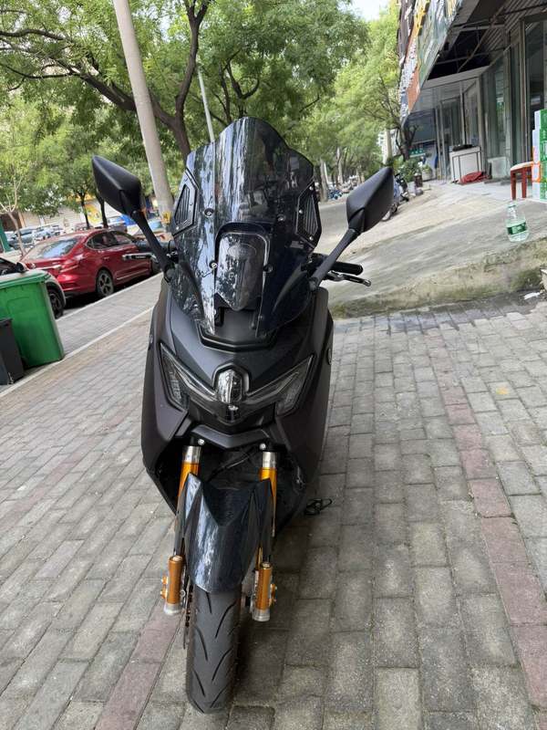 雅马哈 NMAX