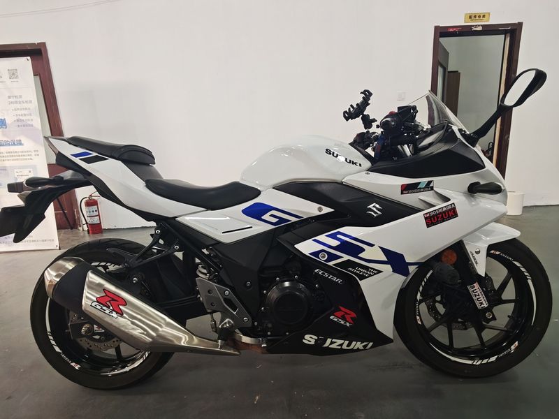 豪爵铃木 GSX250R