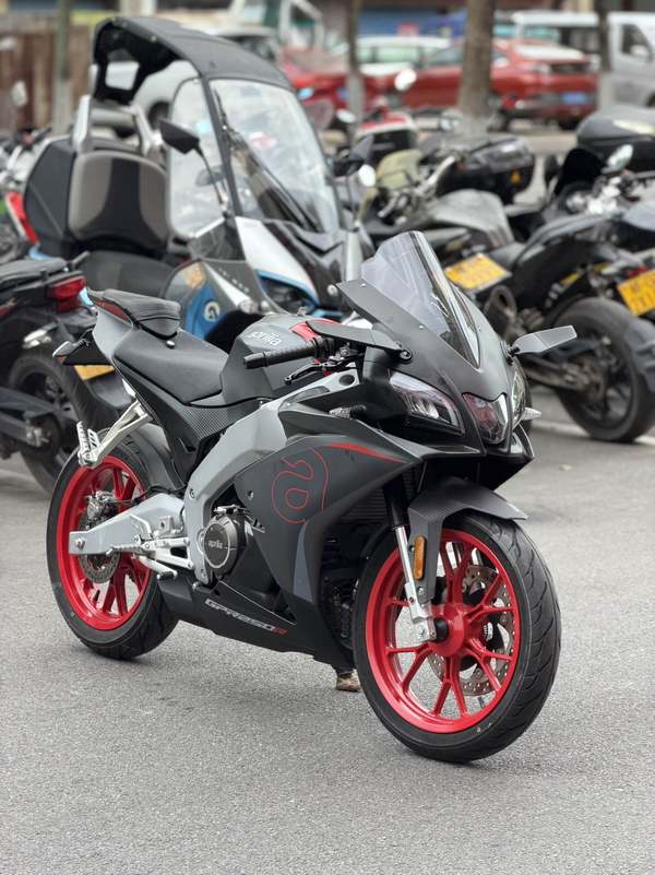 宗申阿普利亚 GPR250R
