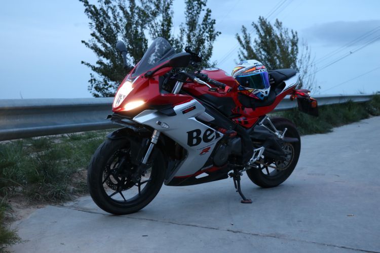 贝纳利 龙卷风 Tornado 252R