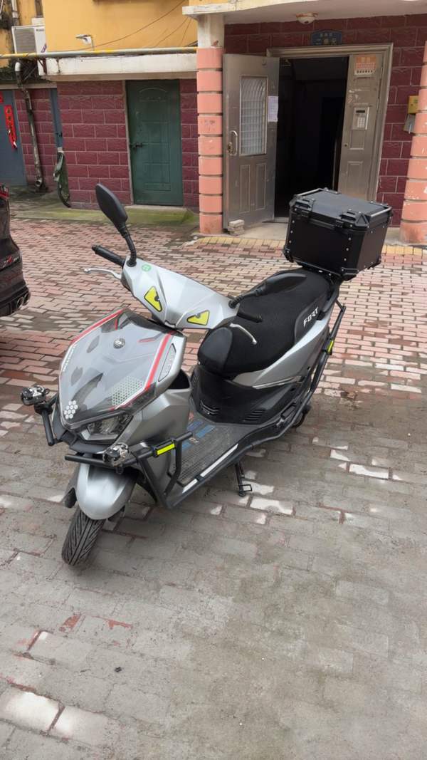 QJMOTOR 鸿150RS