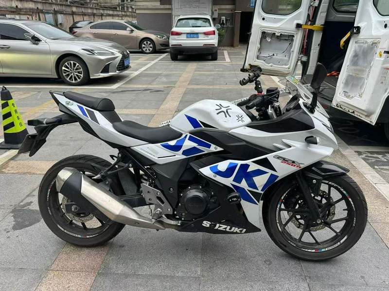 豪爵铃木 GSX250R