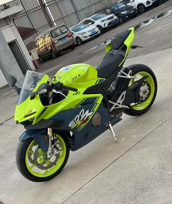 张雪机车 500RR
