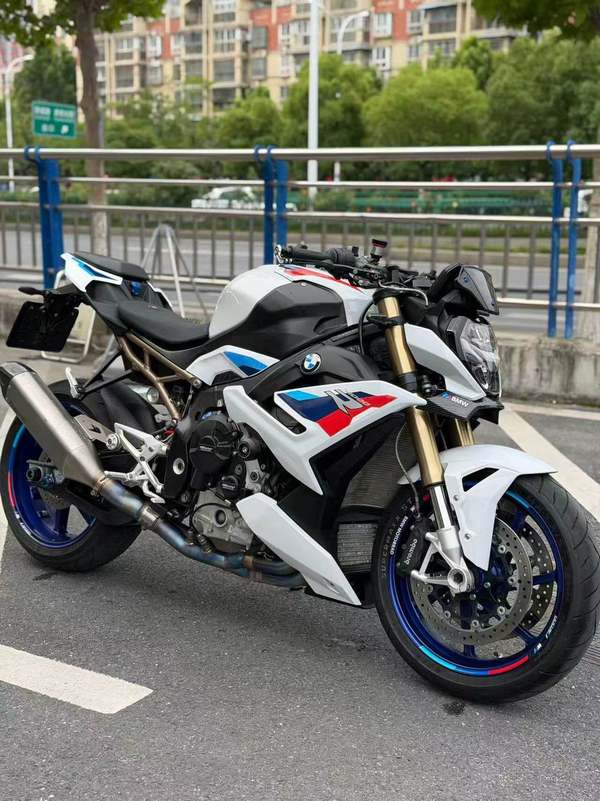 宝马 S 1000 R
