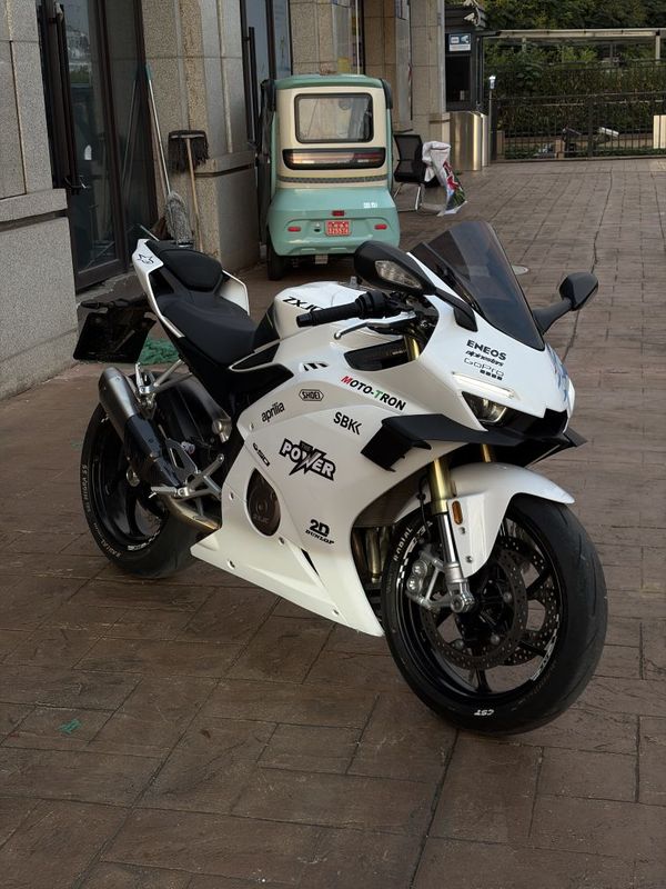 张雪机车 500RR