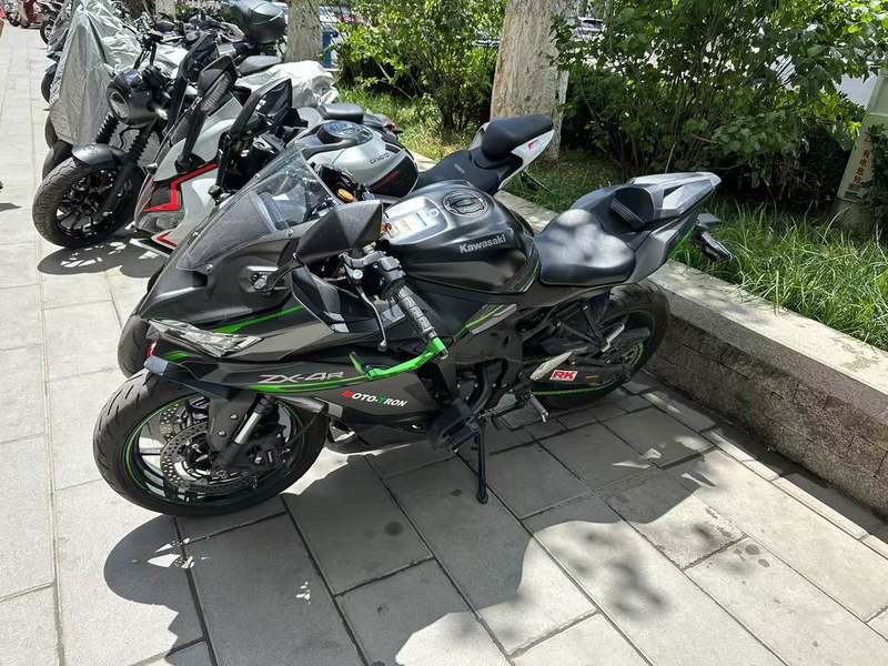 川崎 ZX-4R