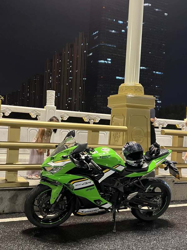 川崎 ZX-4R