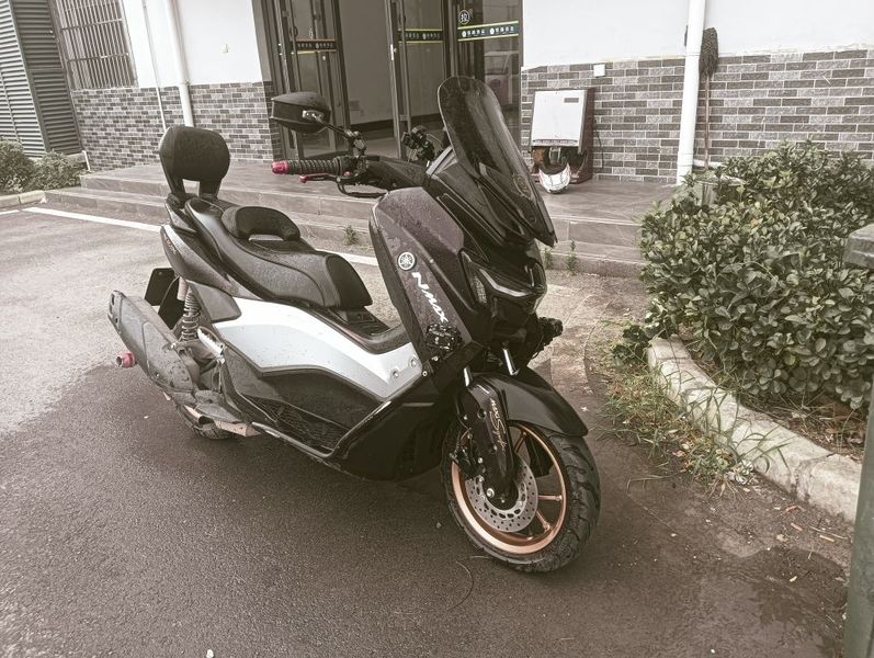 雅马哈 NMAX