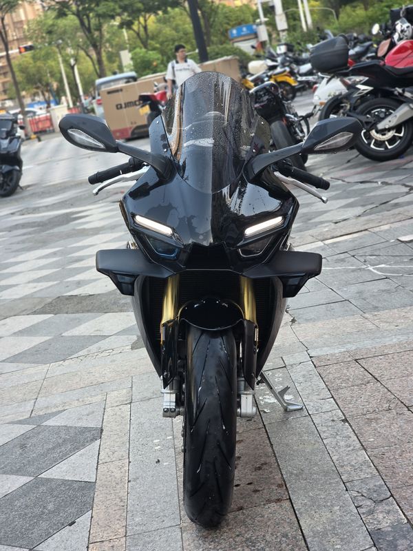 张雪机车 500RR